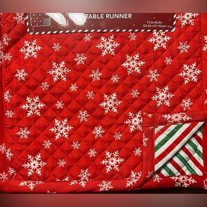 NWT-❄️ Christmas/Winter Reversible Quilted Table Runner